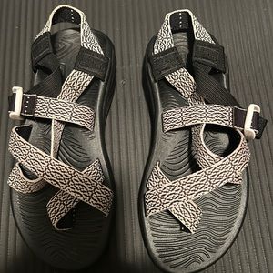 Size 6 womens chaco’s